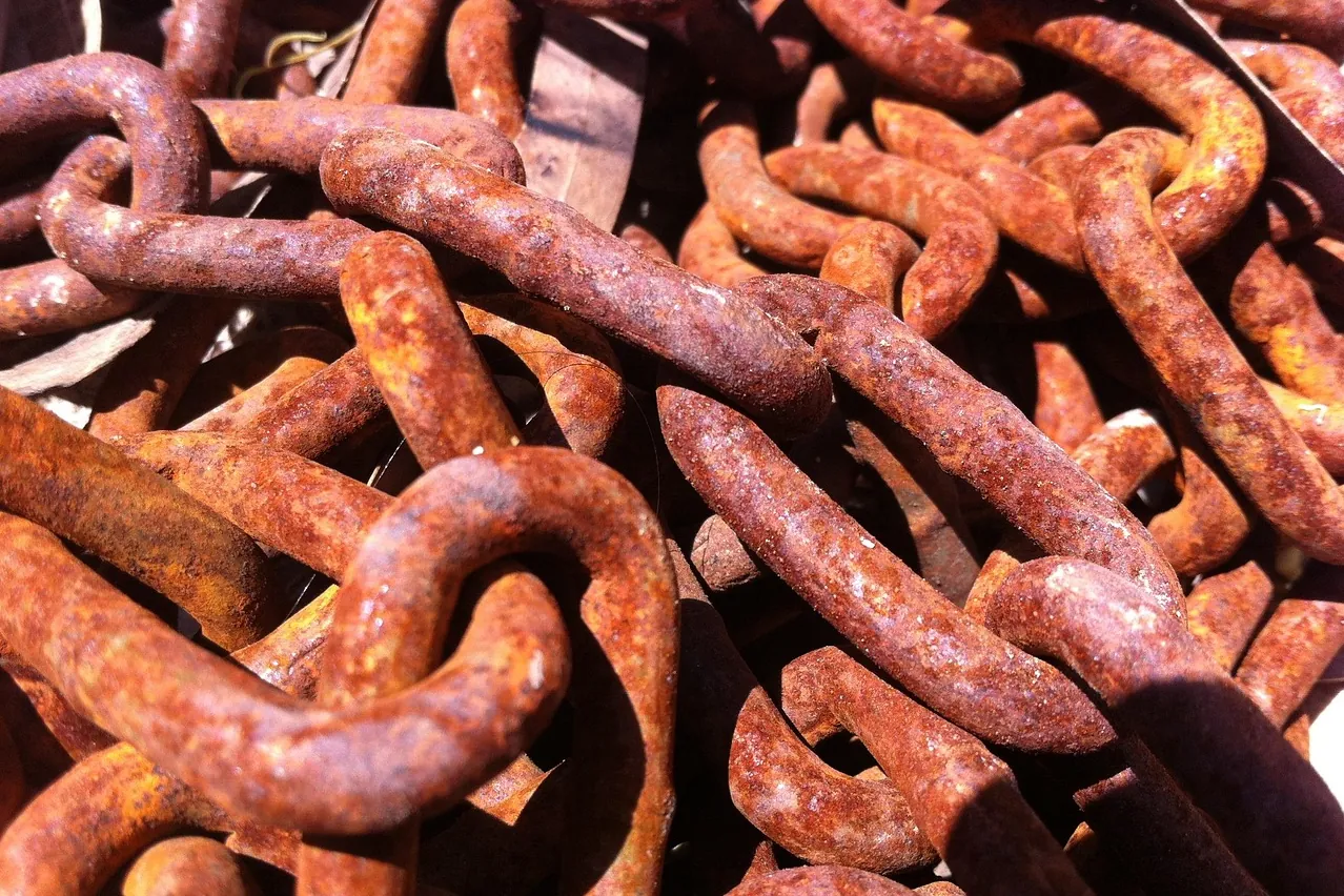 Chains, anchor chains, rusty