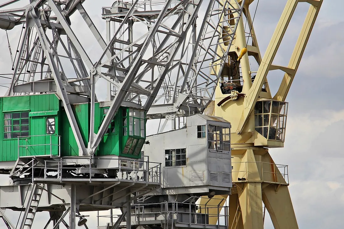 Port cranes, harbor cranes, heaven