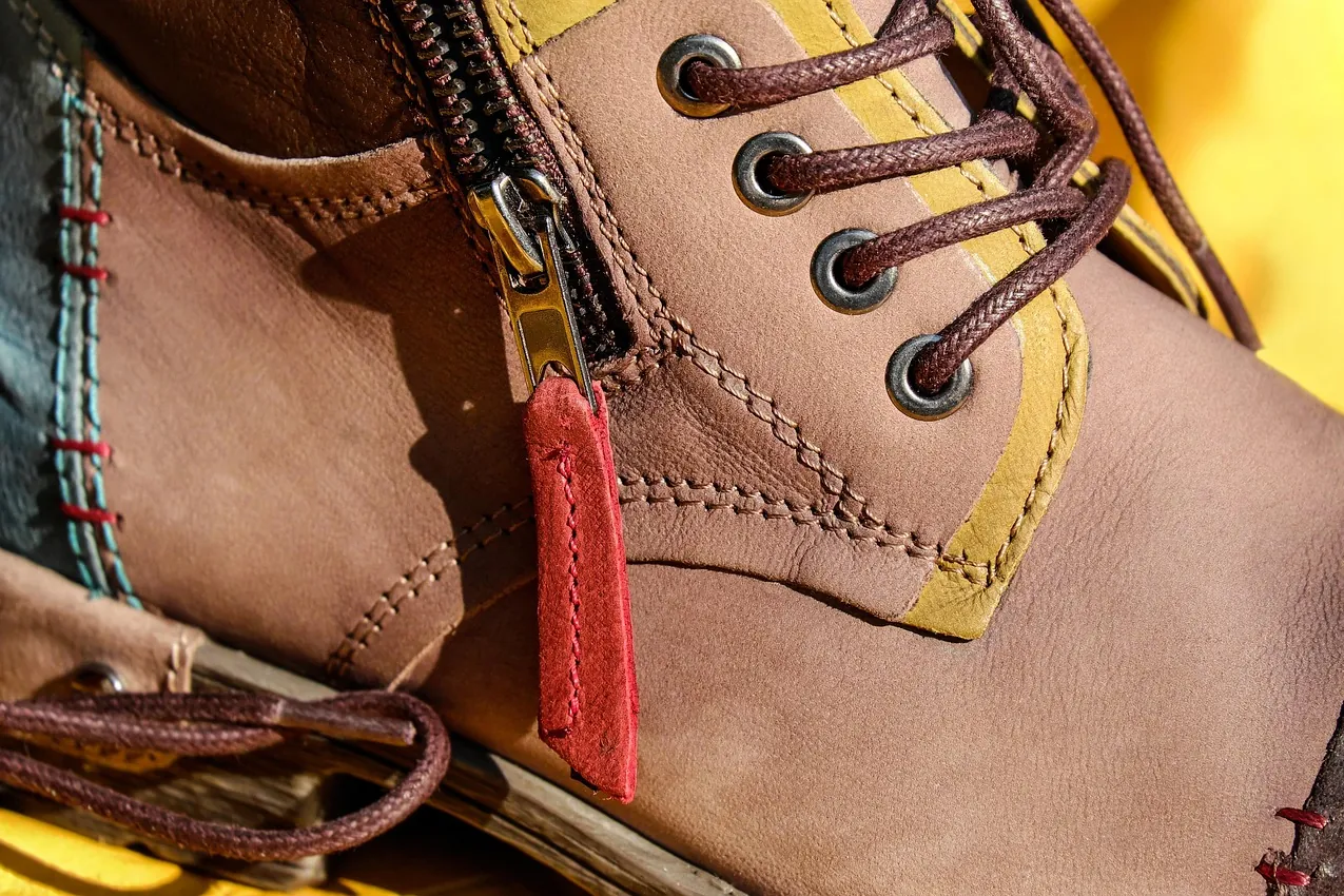 Shoe, leather shoe, zipper