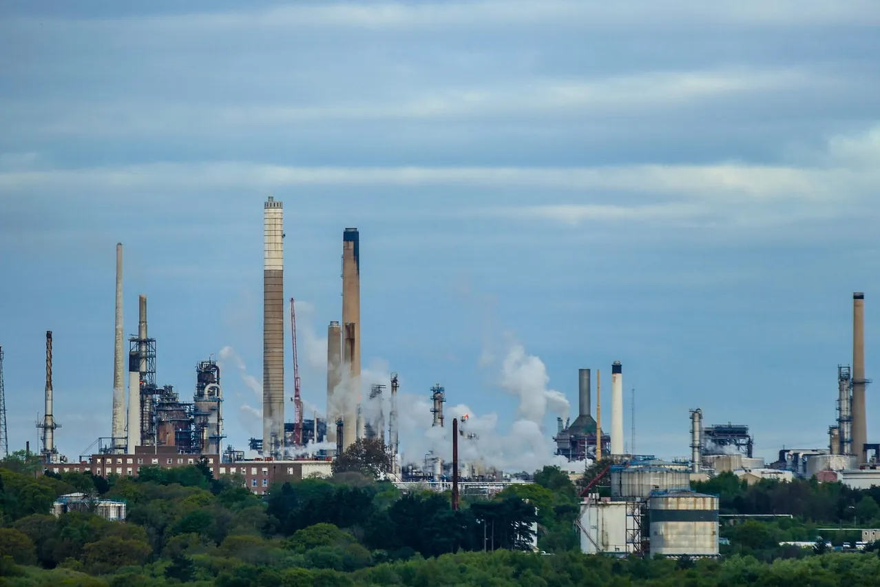 Refinery, oil refinery, oil