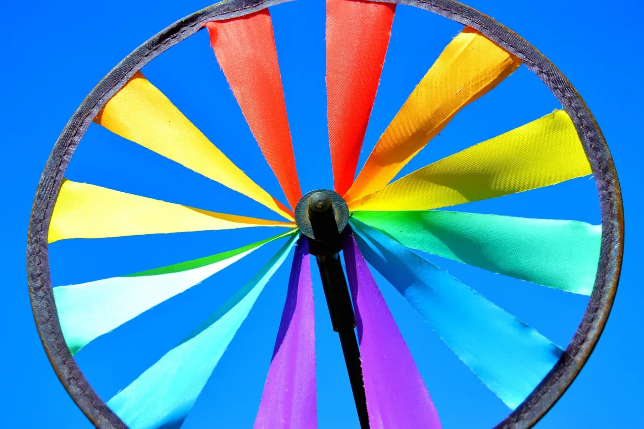Colour, color, wind