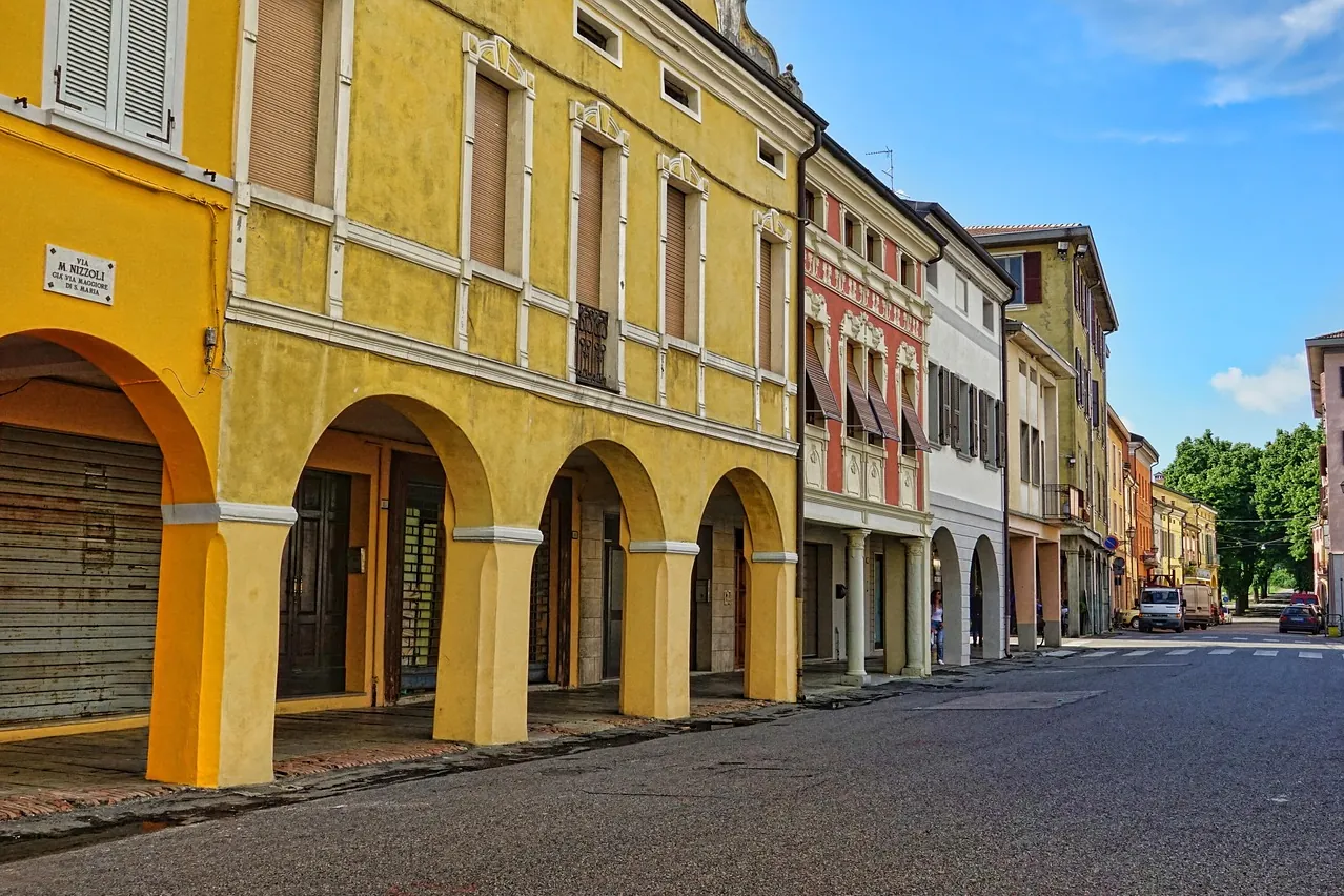 Row of houses, south, house front