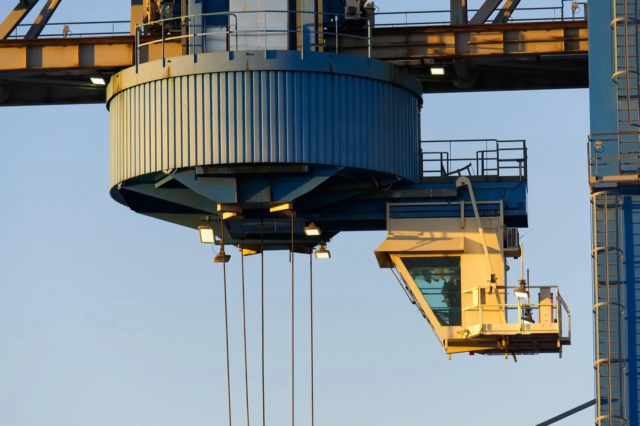 Crane, loading crane, container