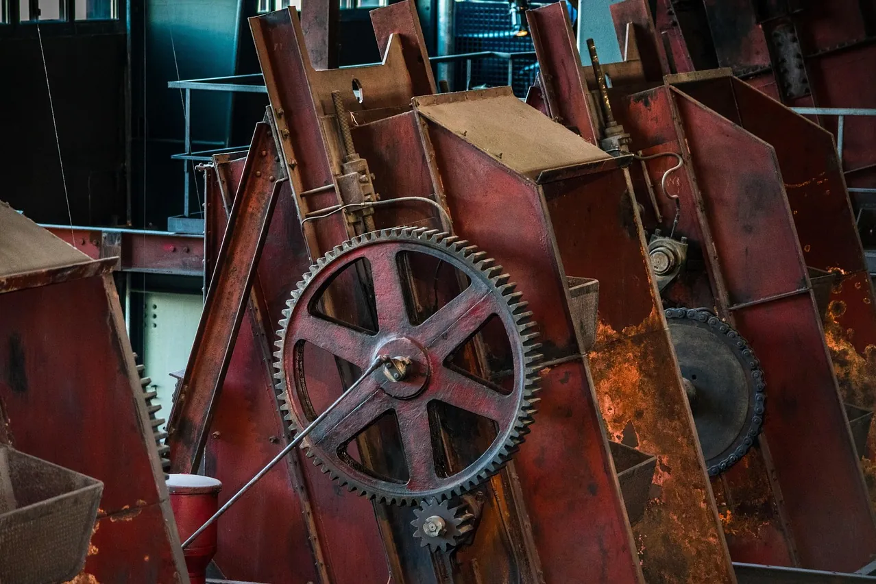 Industrial plant, machine, gear