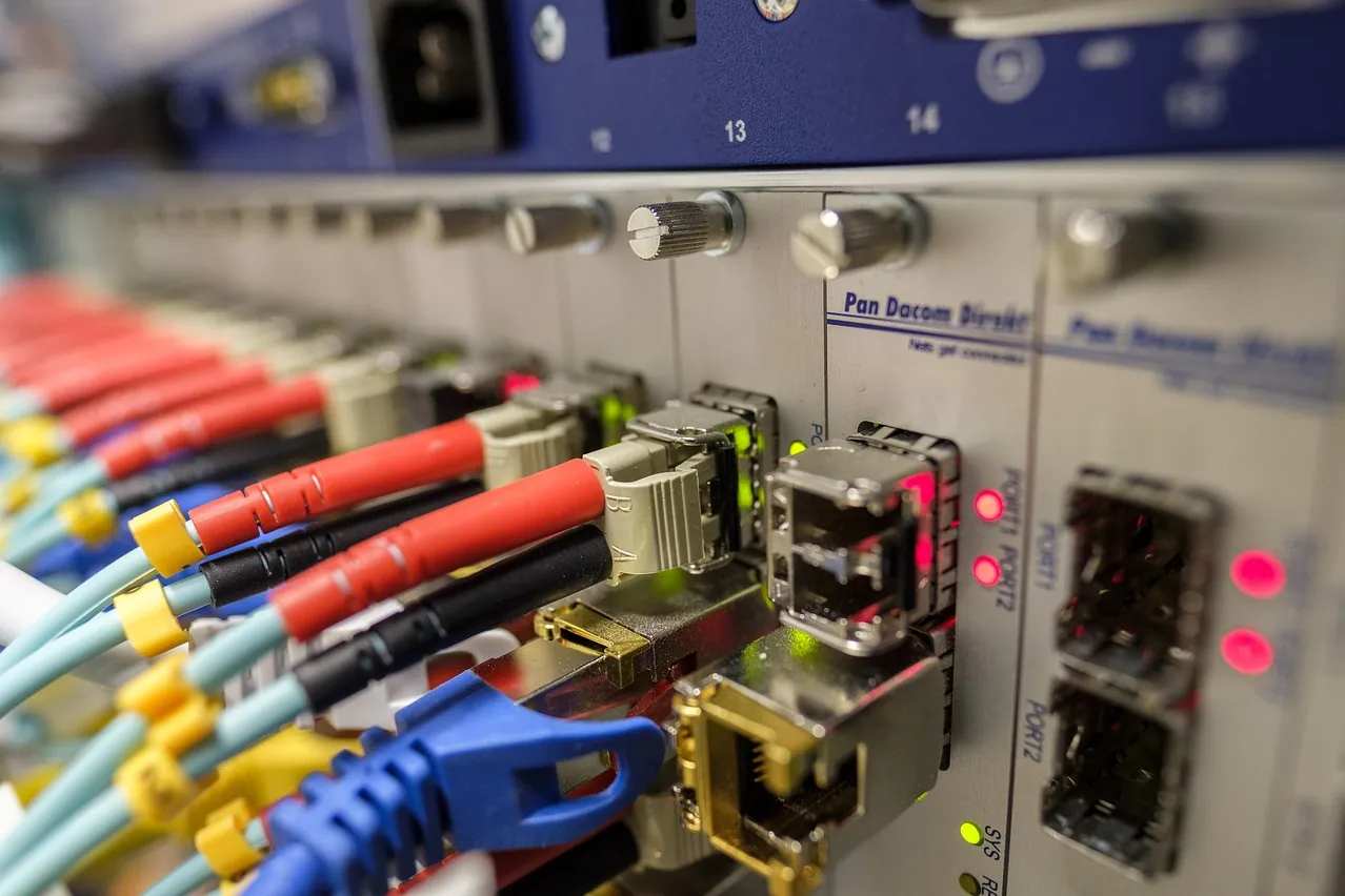 Fiber optic, light waveguide, glass fiber