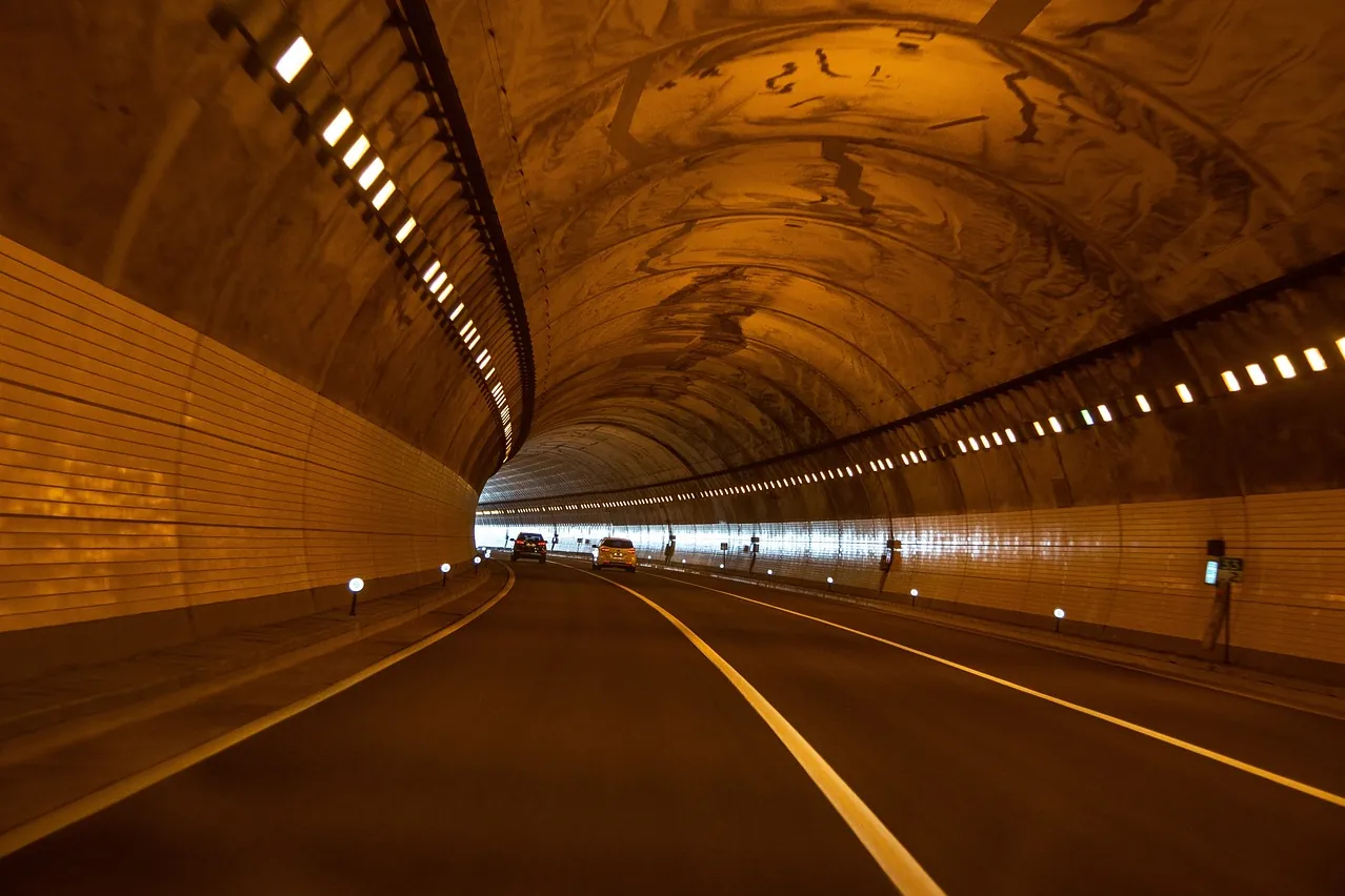 Tunnel, highway, traffic