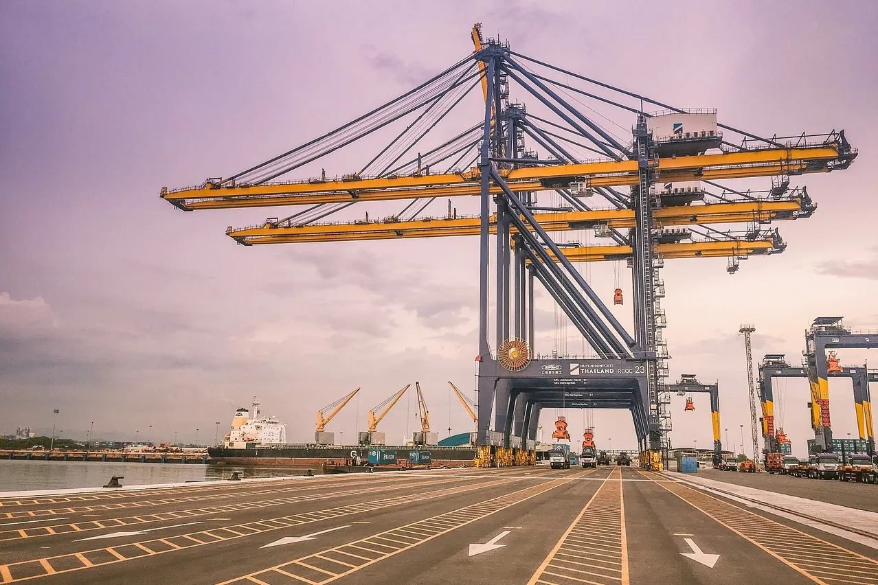 Port, container, container ships