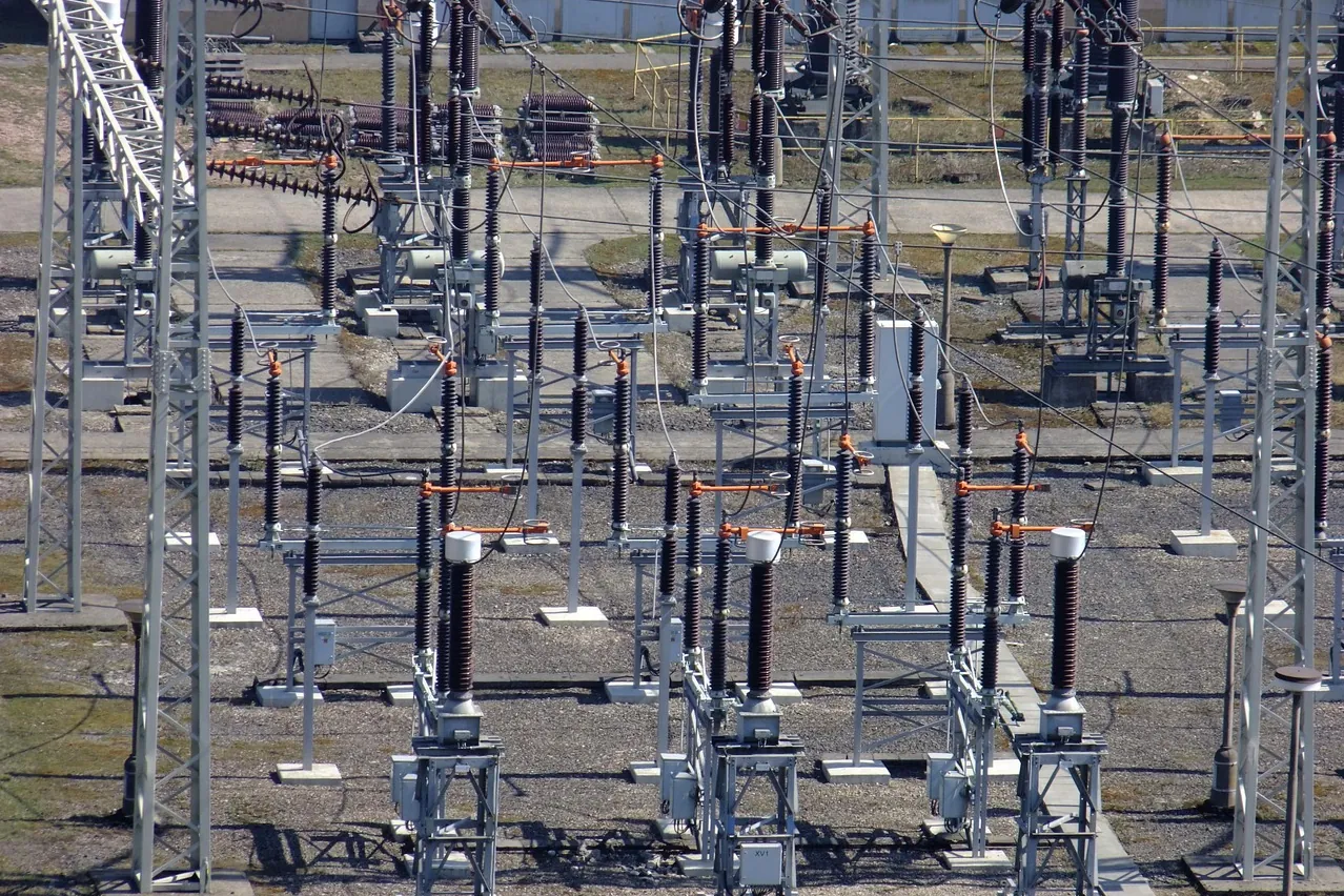 Energy, high voltage, insulators