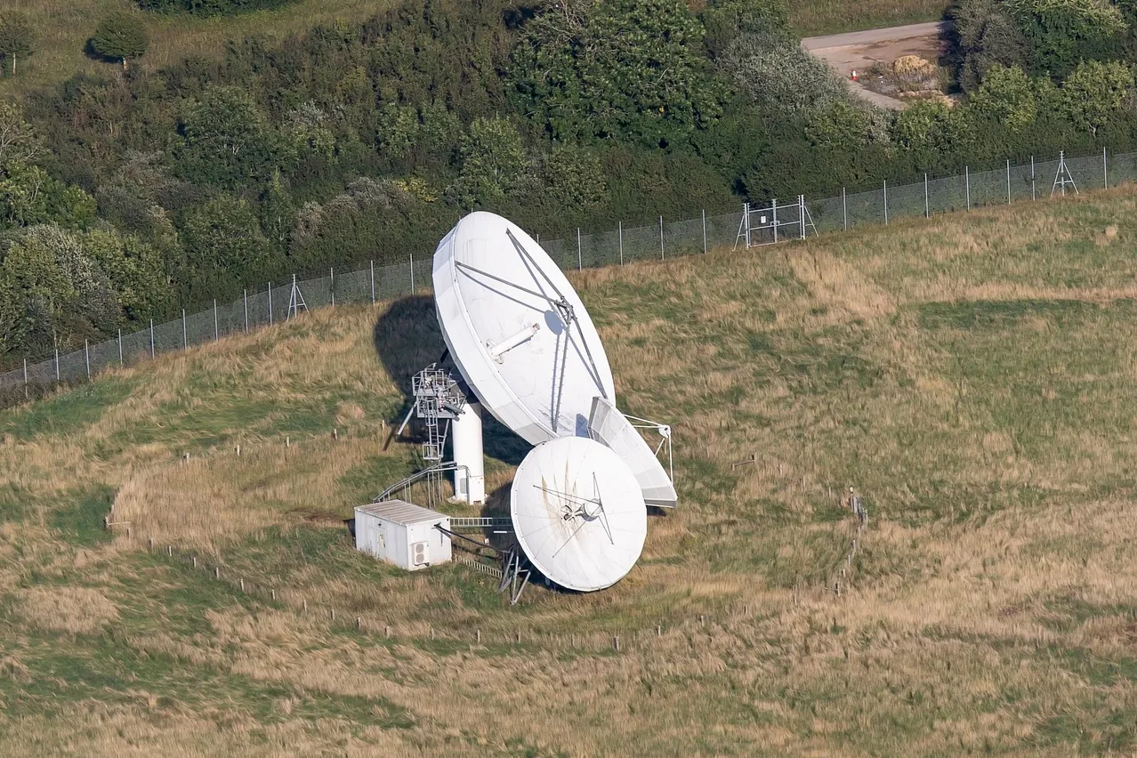 Relay station, satellite dish, radio telescope
