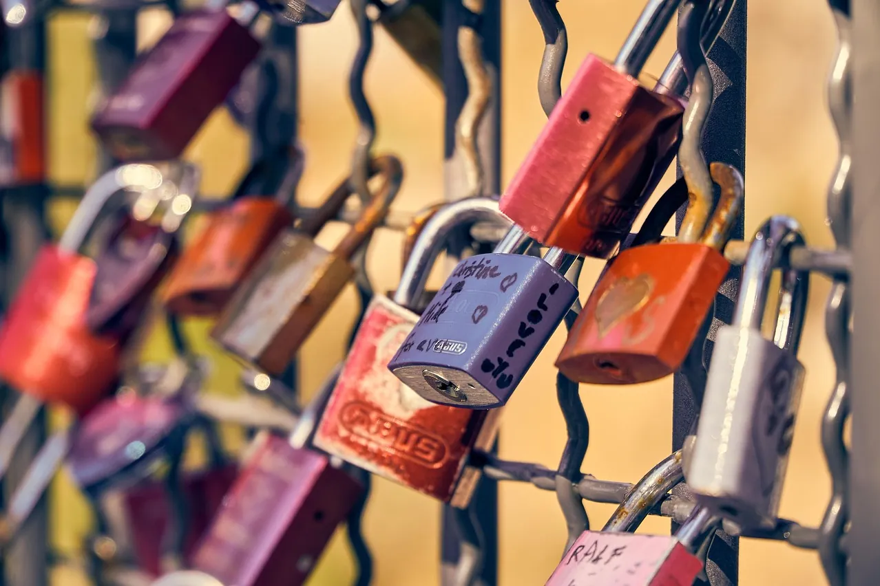 Love lock, padlock, railing