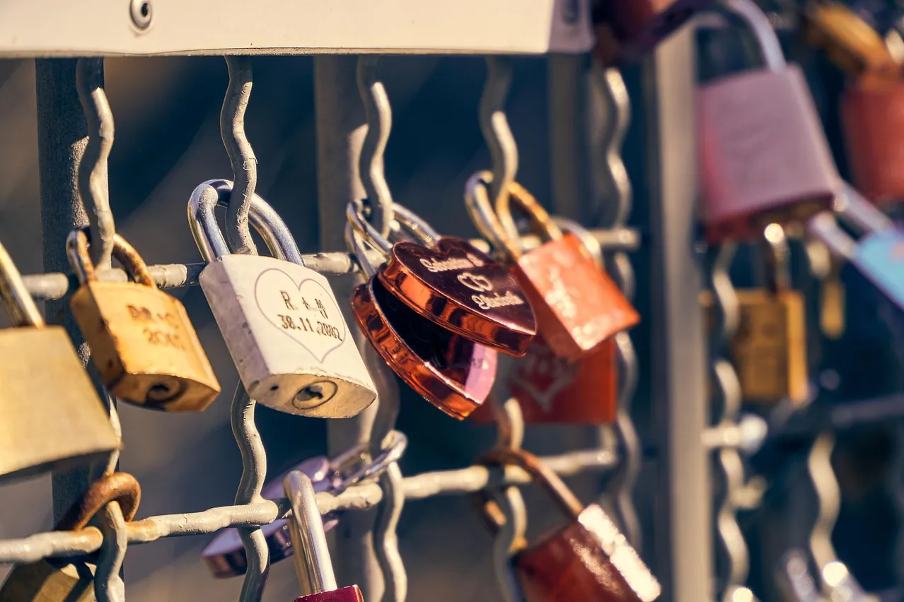 Love lock, padlock, railing