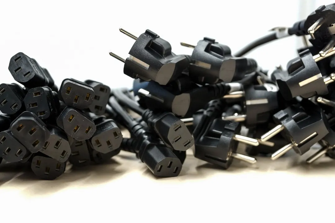 Plug, round, electricity