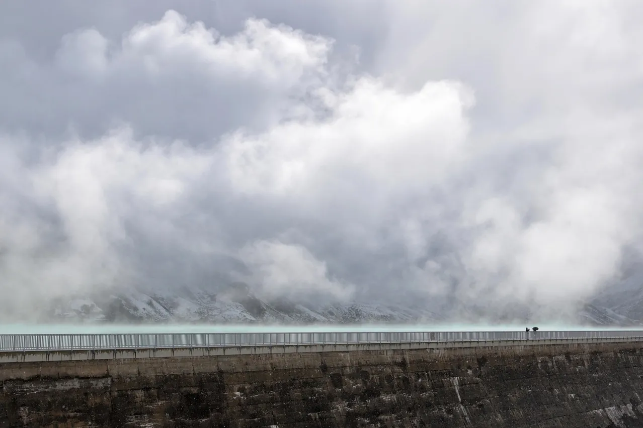 Lake, dam wall, clouds