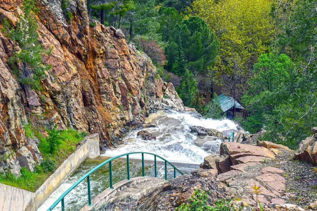 Waterfall, dam, overflow