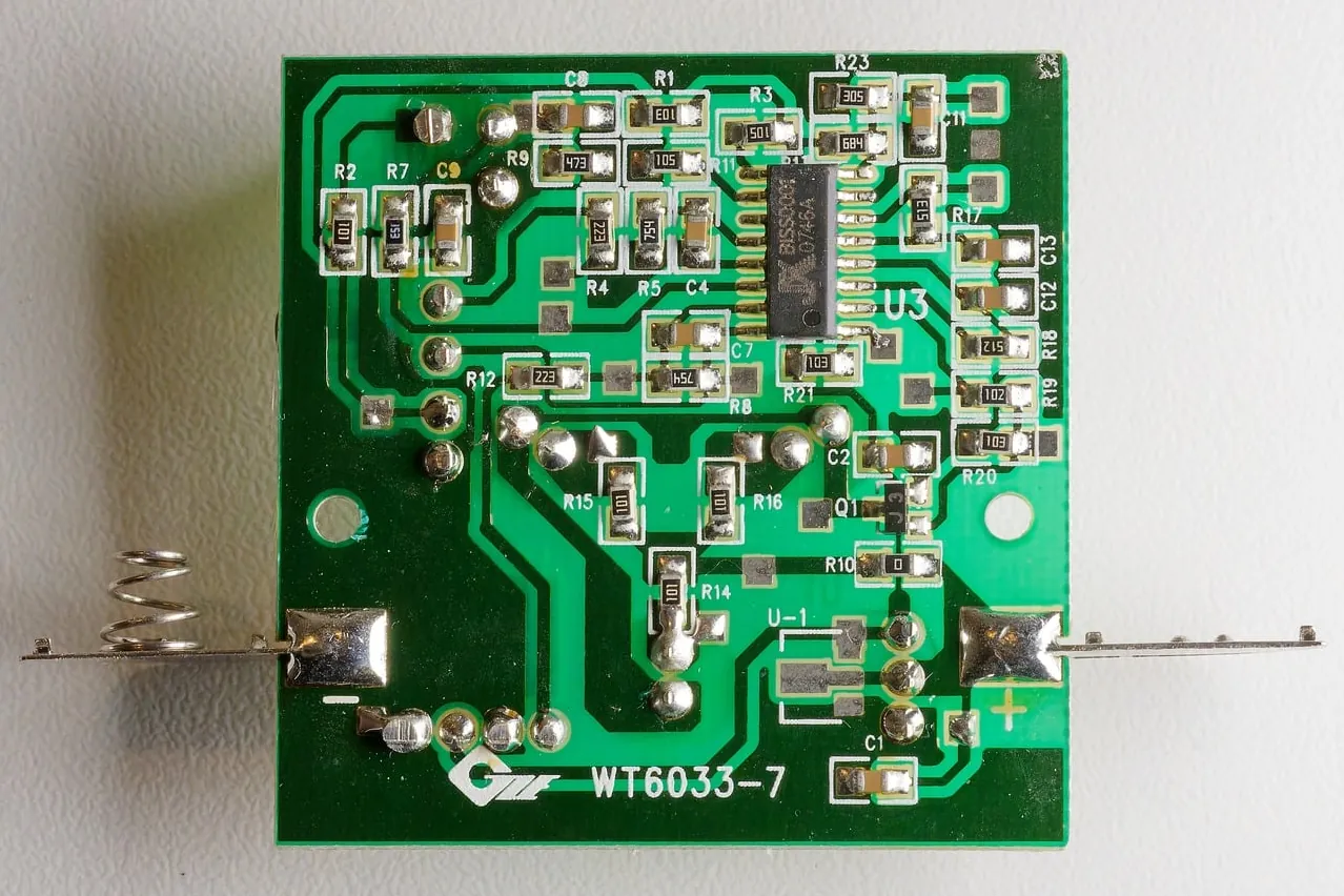 Circuit, printed circuit board, tags